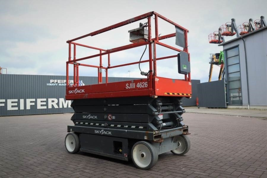 SkyJack SJ4626 ELECTRIC, 10M WORKING HEIGHT, 454KG CAPACIT - Ollós emelő: 2 kép. SkyJack SJ4626 ELECTRIC, 10M WORKING HEIGHT, 454KG CAPACIT - Ollós emelő: 2 kép.
