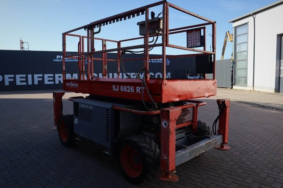 SkyJack SJ6826 Diesel, 4x4 Drive, 10m Working Height, 567k - Ollós emelő: 2 kép. SkyJack SJ6826 Diesel, 4x4 Drive, 10m Working Height, 567k - Ollós emelő: 2 kép.