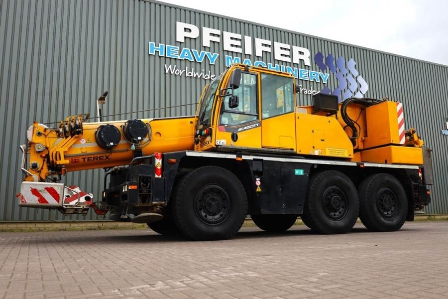 Terex Demag AC40 City Diesel, 6x6 Drive And 6-Wheel Stee - Terepjáró autódaru: 1 kép. Terex Demag AC40 City Diesel, 6x6 Drive And 6-Wheel Stee - Terepjáró autódaru: 1 kép.