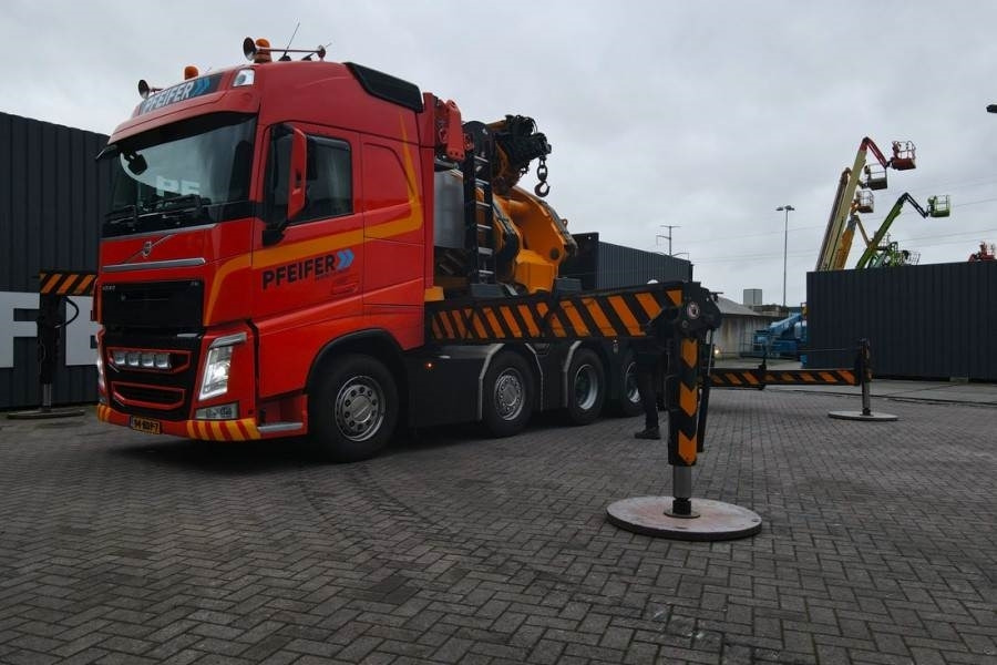 Terepjáró autódaru Volvo FH12 With Cormach 135t/m Crane Volvo FH12 10x4 Wit: 16 kép.