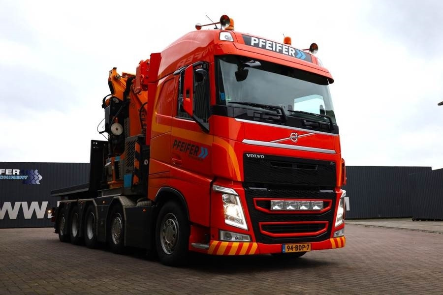 Terepjáró autódaru Volvo FH12 With Cormach 135t/m Crane Volvo FH12 10x4 Wit: 8 kép.