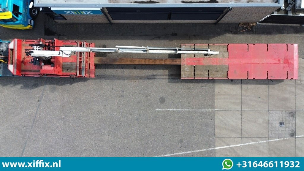 Nooteboom 3-ass. Uitschuifbare semi dieplader met Hiab 22 ton/mtr. Kraan / 3x gestuurd - Félpótkocsi mélybölcsős: 3 kép. Nooteboom 3-ass. Uitschuifbare semi dieplader met Hiab 22 ton/mtr. Kraan / 3x gestuurd - Félpótkocsi mélybölcsős: 3 kép.