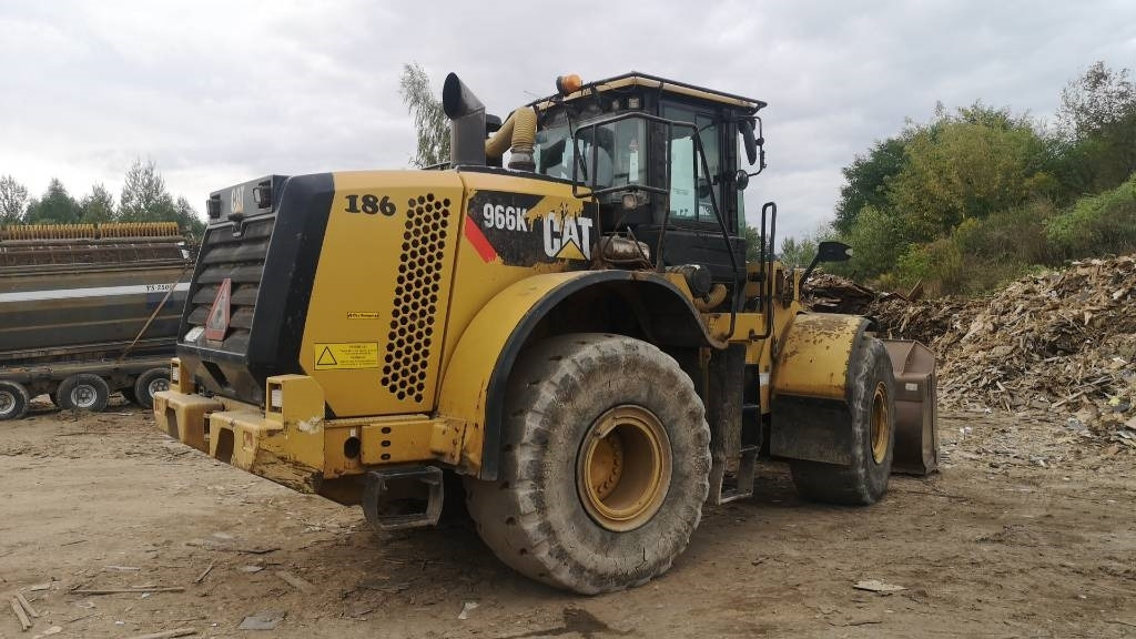 CAT 966 K - Gumikerekes homlokrakodó: 4 kép. CAT 966 K - Gumikerekes homlokrakodó: 4 kép.
