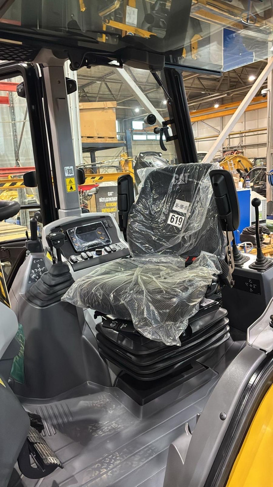 CATERPILLAR 434 - Kotrórakodó: 2 kép. CATERPILLAR 434 - Kotrórakodó: 2 kép.