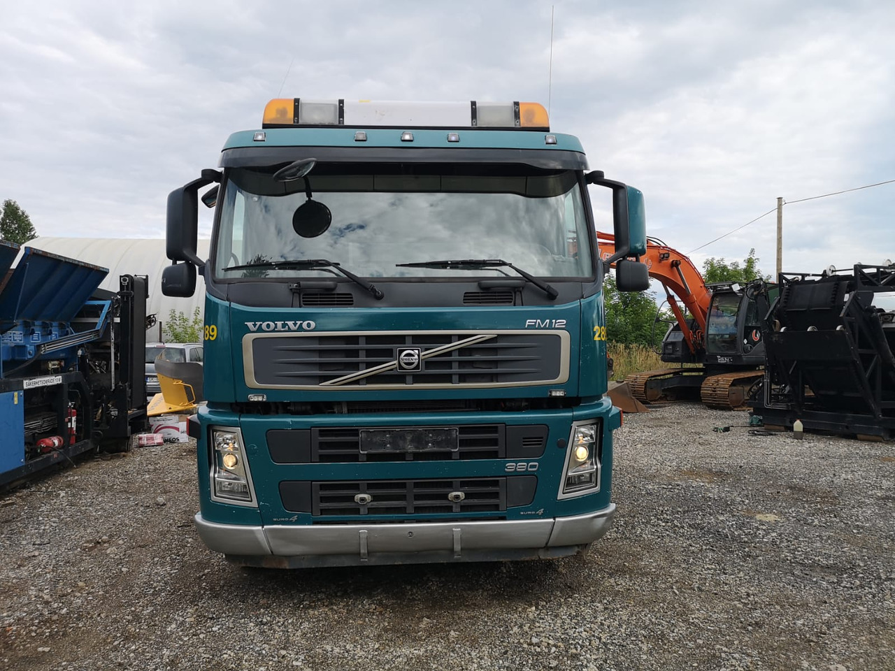 Volvo Fm 380 - Horgos rakodó teherautó: 3 kép. Volvo Fm 380 - Horgos rakodó teherautó: 3 kép.