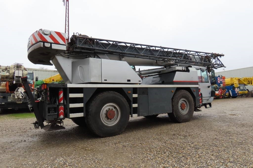 Liebherr LTM 1030/2 - Terepjáró autódaru: 3 kép. Liebherr LTM 1030/2 - Terepjáró autódaru: 3 kép.