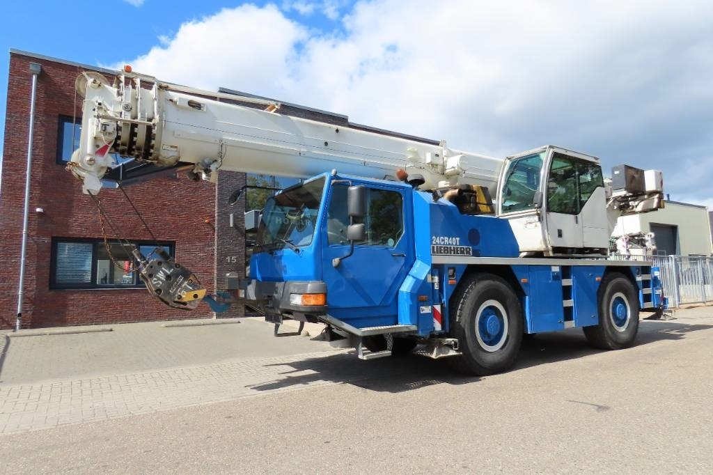 Liebherr LTM 1040-2.1 - Terepjáró autódaru: 1 kép. Liebherr LTM 1040-2.1 - Terepjáró autódaru: 1 kép.