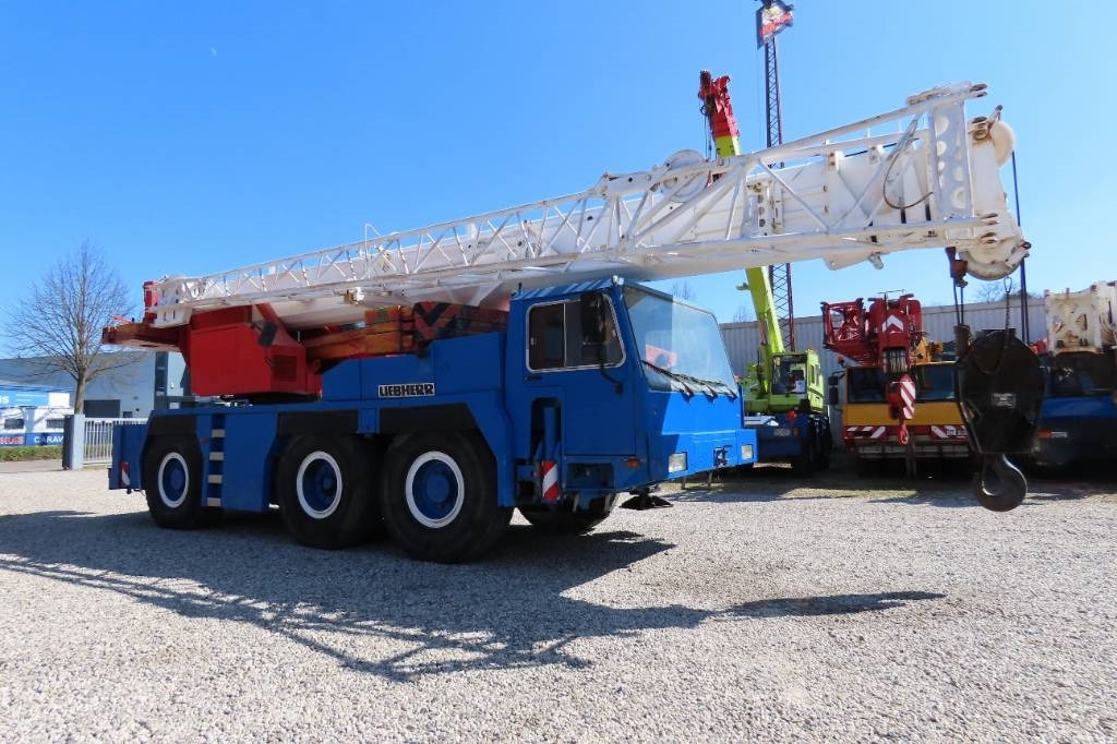 Liebherr LTM 1050-1 - Terepjáró autódaru: 2 kép. Liebherr LTM 1050-1 - Terepjáró autódaru: 2 kép.