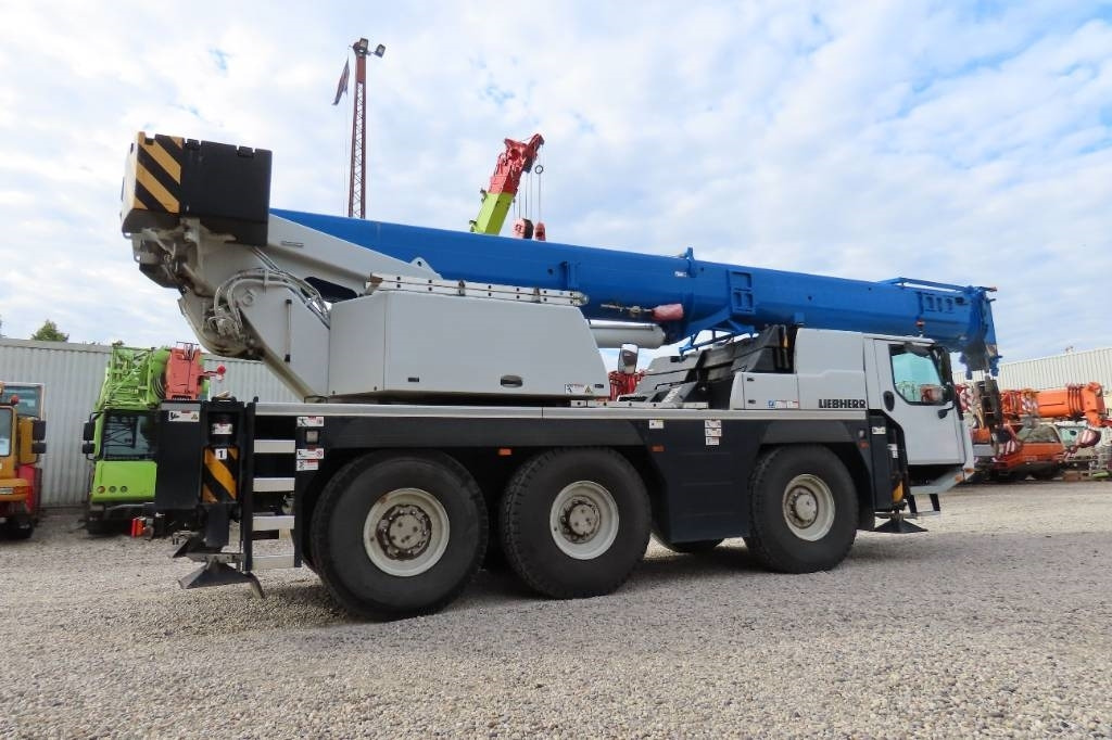 Liebherr LTM 1050-3.1 - Terepjáró autódaru: 3 kép. Liebherr LTM 1050-3.1 - Terepjáró autódaru: 3 kép.