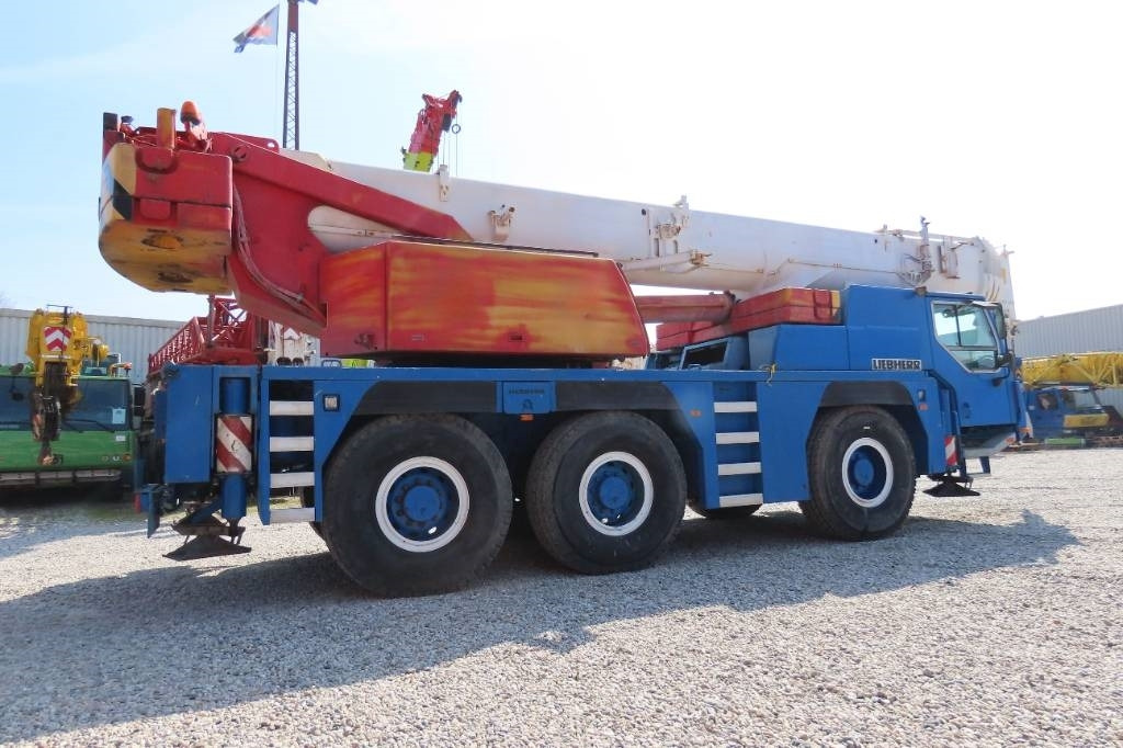 Liebherr LTM 1055-1 - Terepjáró autódaru: 3 kép. Liebherr LTM 1055-1 - Terepjáró autódaru: 3 kép.