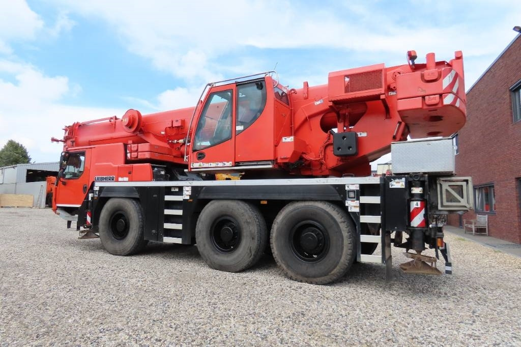 Liebherr LTM 1055-3.2 - Terepjáró autódaru: 4 kép. Liebherr LTM 1055-3.2 - Terepjáró autódaru: 4 kép.