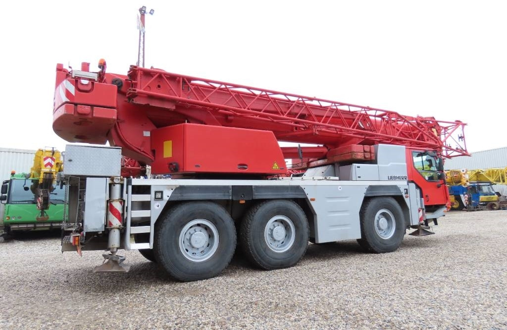 Liebherr LTM 1055-3.2 - Terepjáró autódaru: 3 kép. Liebherr LTM 1055-3.2 - Terepjáró autódaru: 3 kép.