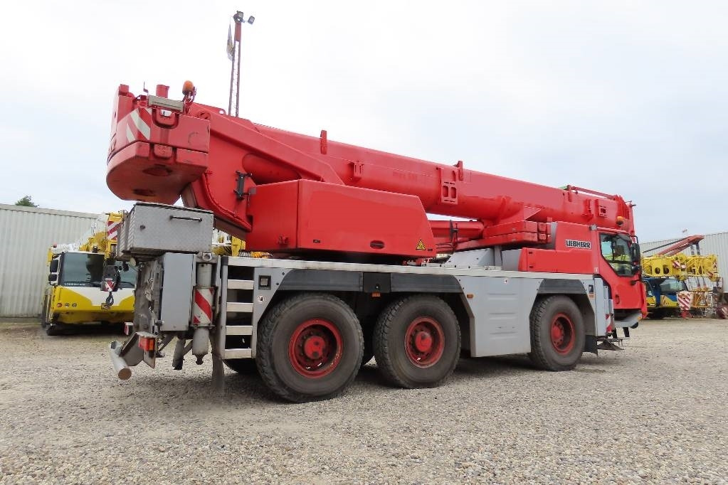 Liebherr LTM 1055-3.2 - Terepjáró autódaru: 3 kép. Liebherr LTM 1055-3.2 - Terepjáró autódaru: 3 kép.