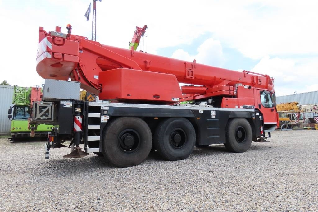 Liebherr LTM 1055-3.2 - Terepjáró autódaru: 3 kép. Liebherr LTM 1055-3.2 - Terepjáró autódaru: 3 kép.