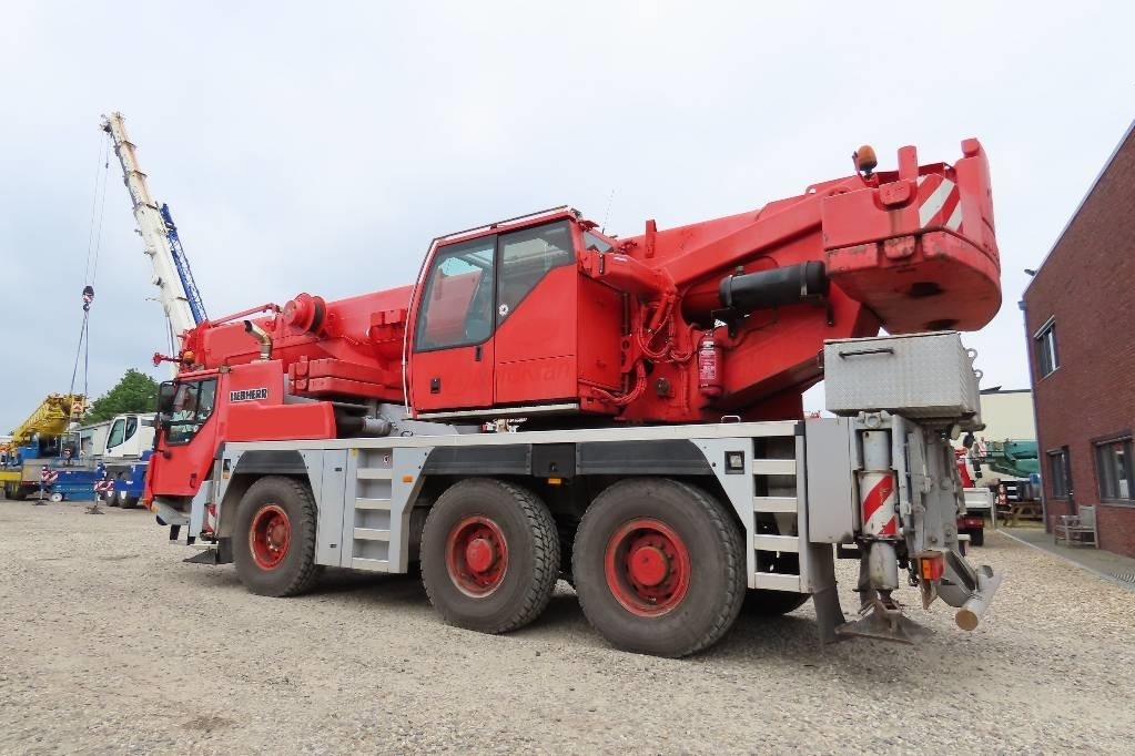 Liebherr LTM 1055-3.2 - Terepjáró autódaru: 4 kép. Liebherr LTM 1055-3.2 - Terepjáró autódaru: 4 kép.