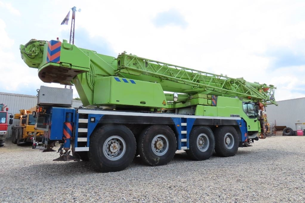 Liebherr LTM 1070-4.1 - Terepjáró autódaru: 3 kép. Liebherr LTM 1070-4.1 - Terepjáró autódaru: 3 kép.