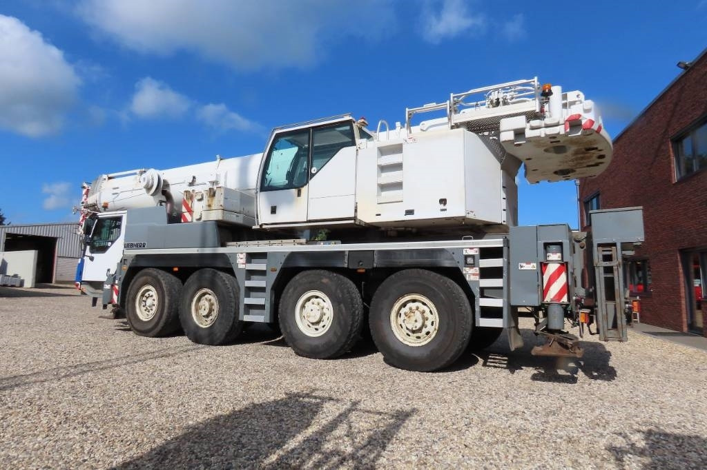 Liebherr LTM 1090-4.1 - Terepjáró autódaru: 4 kép. Liebherr LTM 1090-4.1 - Terepjáró autódaru: 4 kép.
