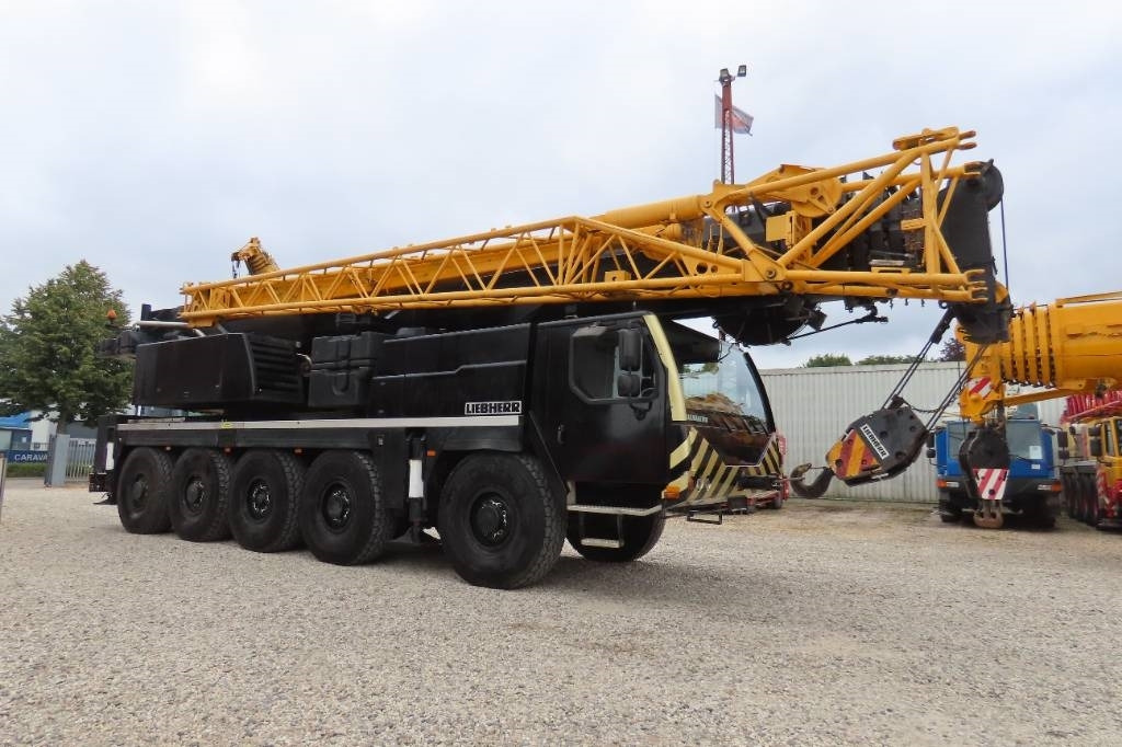 Liebherr LTM 1095-5.1 - Terepjáró autódaru: 2 kép. Liebherr LTM 1095-5.1 - Terepjáró autódaru: 2 kép.