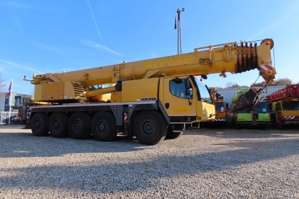 Liebherr LTM 1095-5.1 - Terepjáró autódaru: 2 kép. Liebherr LTM 1095-5.1 - Terepjáró autódaru: 2 kép.