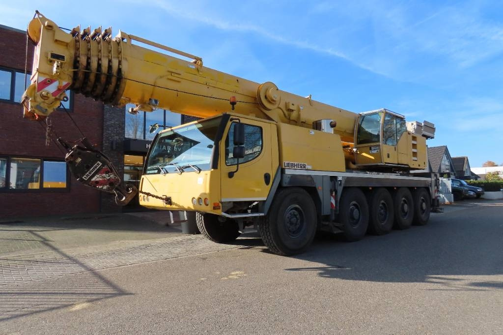 Liebherr LTM 1095-5.1 - Terepjáró autódaru: 1 kép. Liebherr LTM 1095-5.1 - Terepjáró autódaru: 1 kép.