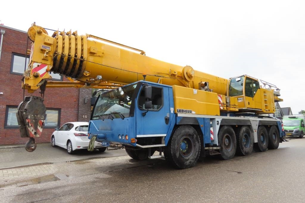 Liebherr LTM 1130-5.1 - Terepjáró autódaru: 1 kép. Liebherr LTM 1130-5.1 - Terepjáró autódaru: 1 kép.