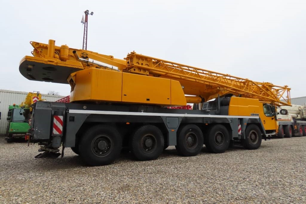 Liebherr LTM 1130-5.1 - Terepjáró autódaru: 3 kép. Liebherr LTM 1130-5.1 - Terepjáró autódaru: 3 kép.
