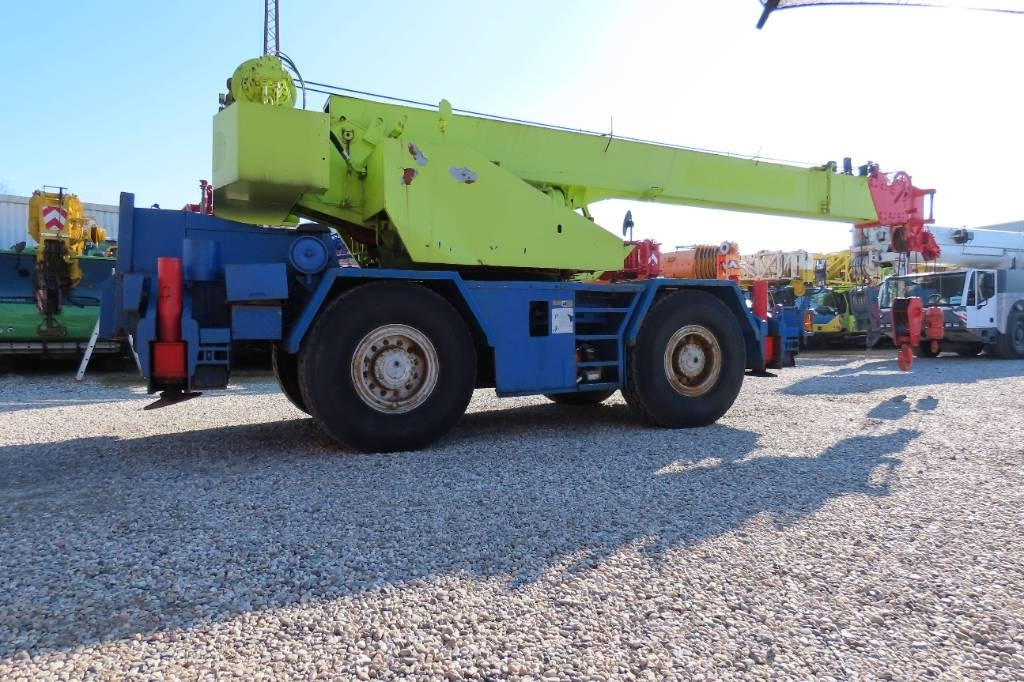 Tadano TR 250 E - Autódaru: 4 kép. Tadano TR 250 E - Autódaru: 4 kép.