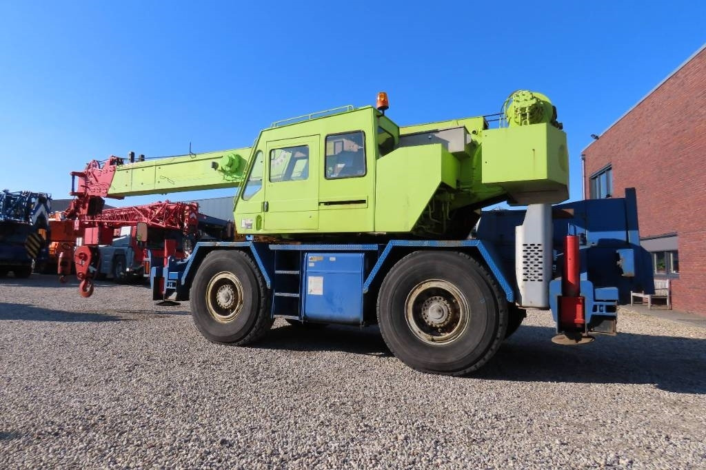 Tadano TR 250 E - Autódaru: 3 kép. Tadano TR 250 E - Autódaru: 3 kép.