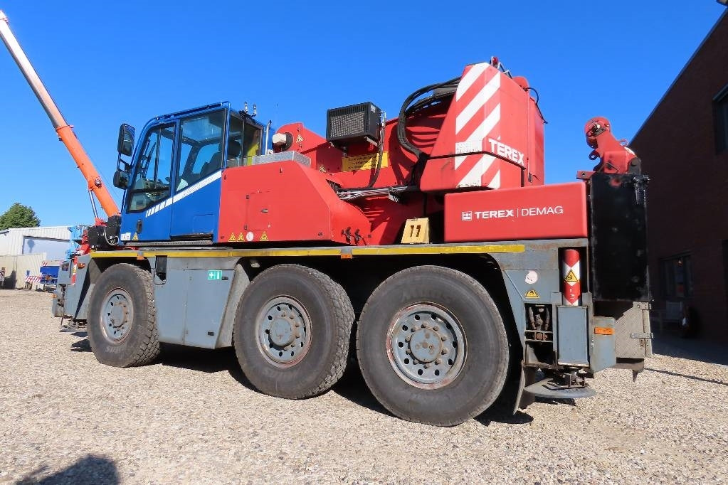 Terex Demag AC 40 City - Terepjáró autódaru: 4 kép. Terex Demag AC 40 City - Terepjáró autódaru: 4 kép.