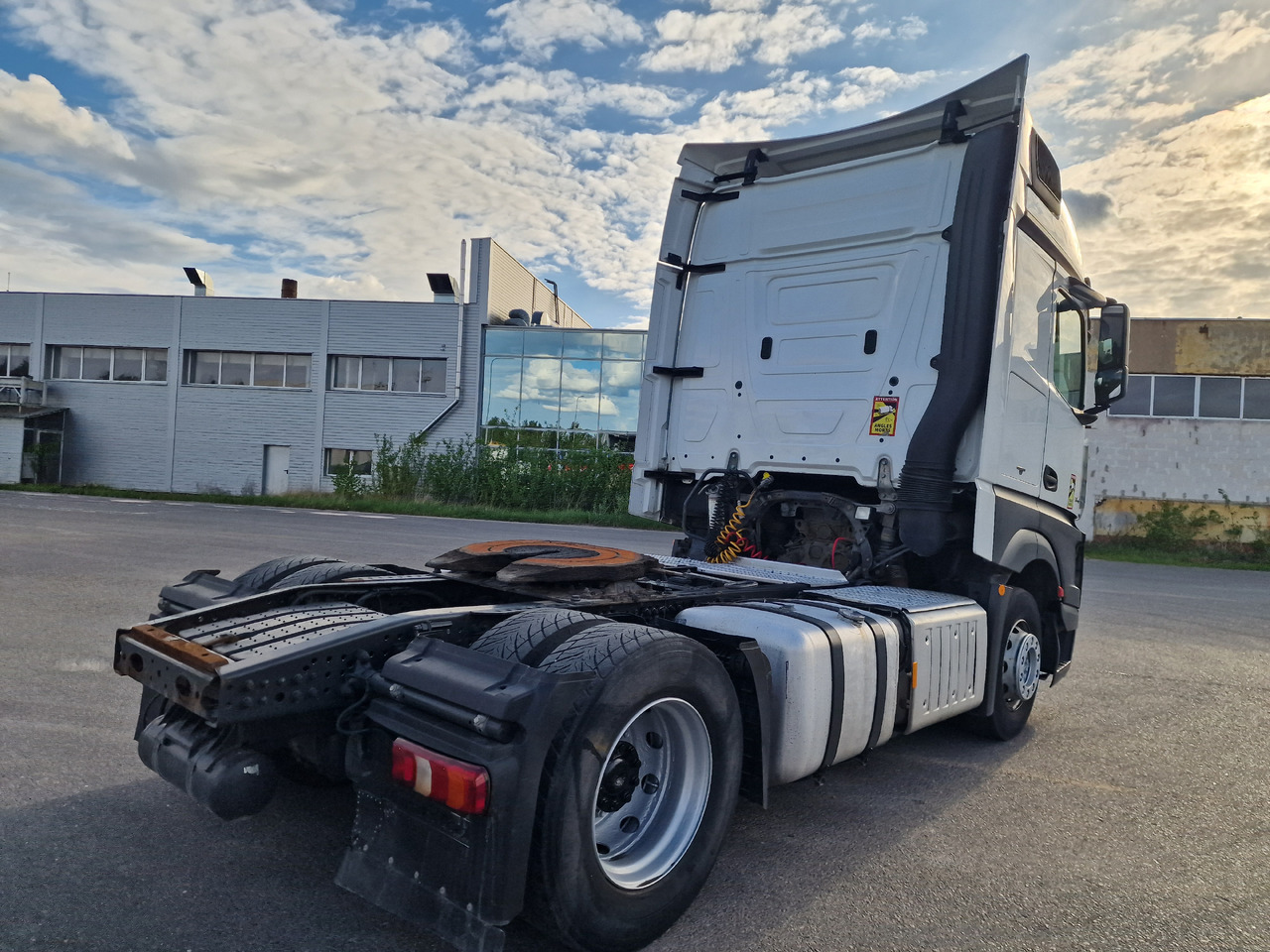 MERCEDES-BENZ Actros 1845 Retarder - Nyergesvontató: 4 kép. MERCEDES-BENZ Actros 1845 Retarder - Nyergesvontató: 4 kép.