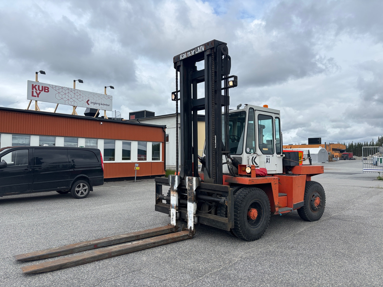 Kalmar 8-600 - Anyagmozgató gép: 1 kép. Kalmar 8-600 - Anyagmozgató gép: 1 kép.