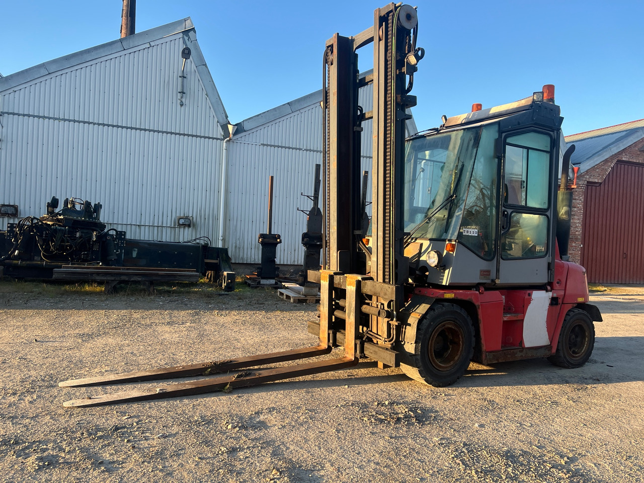 Kalmar DCE 55-6HM - Anyagmozgató gép: 1 kép. Kalmar DCE 55-6HM - Anyagmozgató gép: 1 kép.