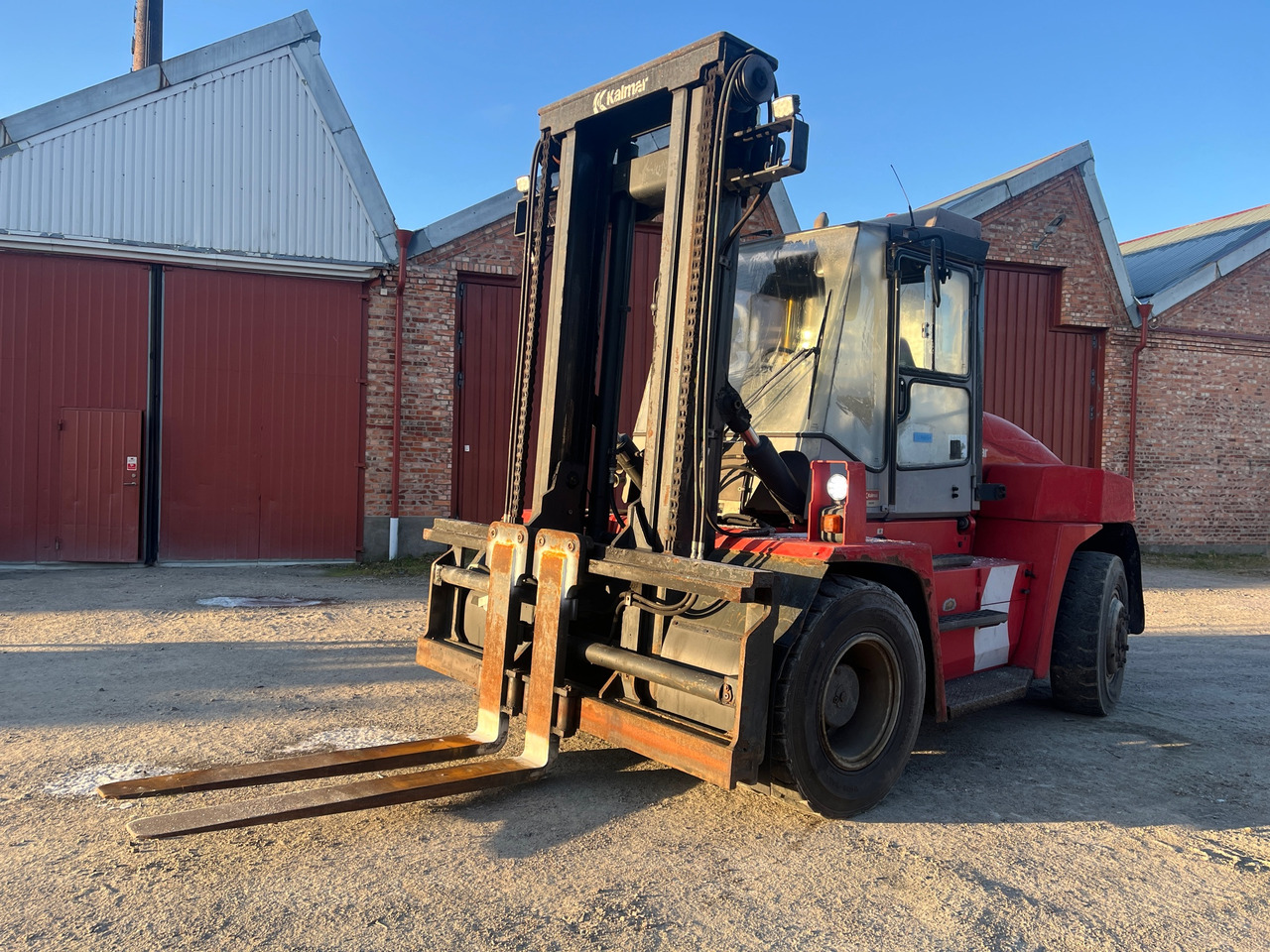 Kalmar DCE 90-6 - Anyagmozgató gép: 1 kép. Kalmar DCE 90-6 - Anyagmozgató gép: 1 kép.