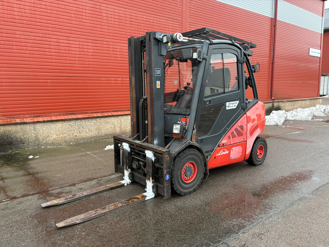 Linde H35D - Anyagmozgató gép: 1 kép. Linde H35D - Anyagmozgató gép: 1 kép.