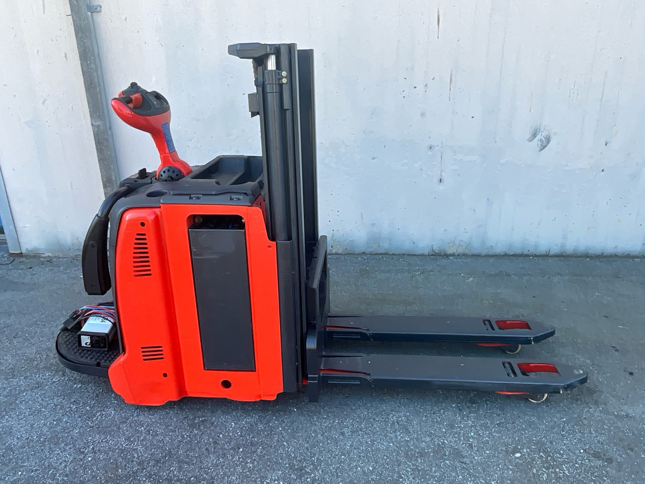 Linde L12 LAP - Anyagmozgató gép: 1 kép. Linde L12 LAP - Anyagmozgató gép: 1 kép.