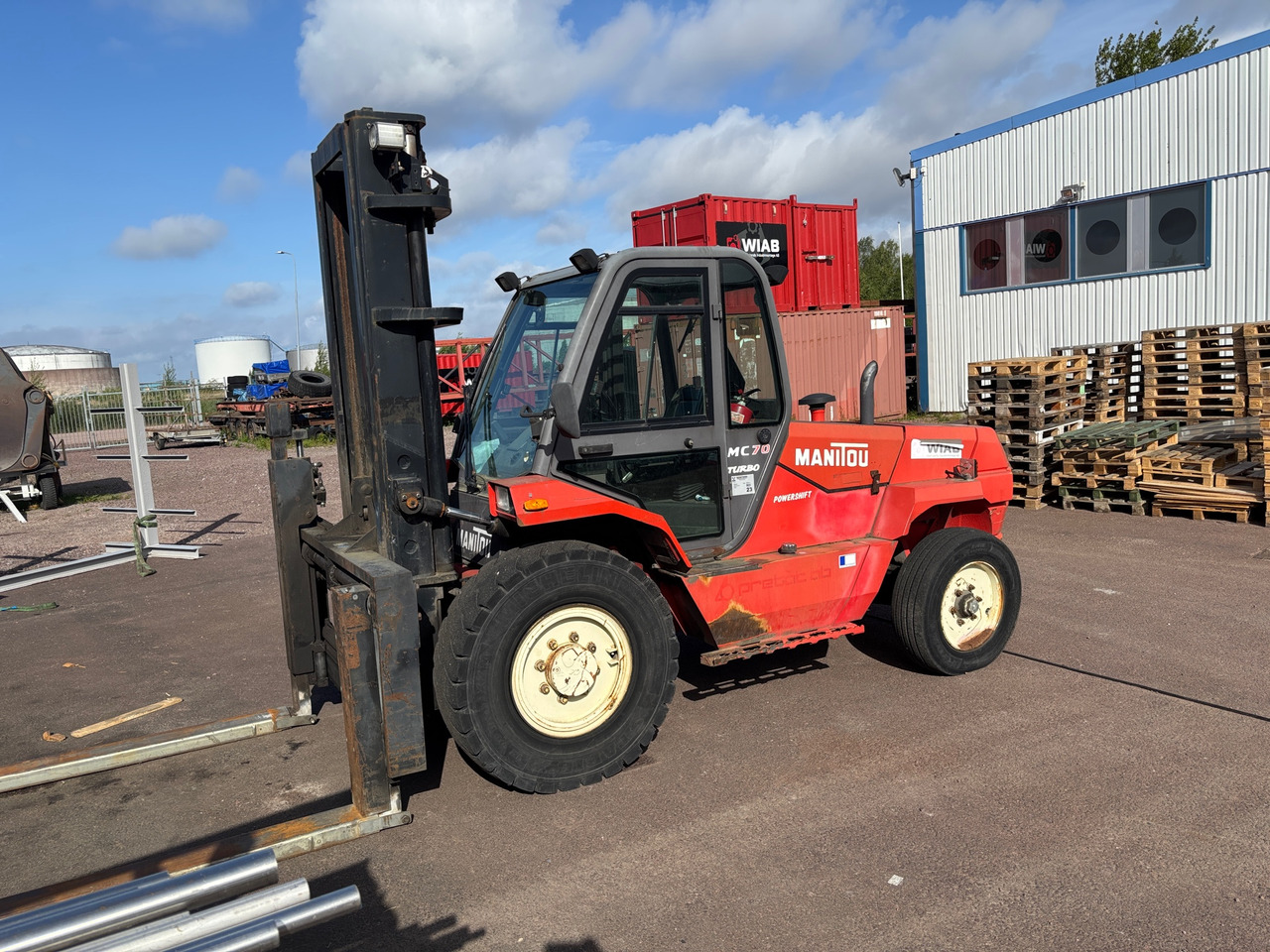 Manitou MC70 Turbo - Anyagmozgató gép: 1 kép. Manitou MC70 Turbo - Anyagmozgató gép: 1 kép.