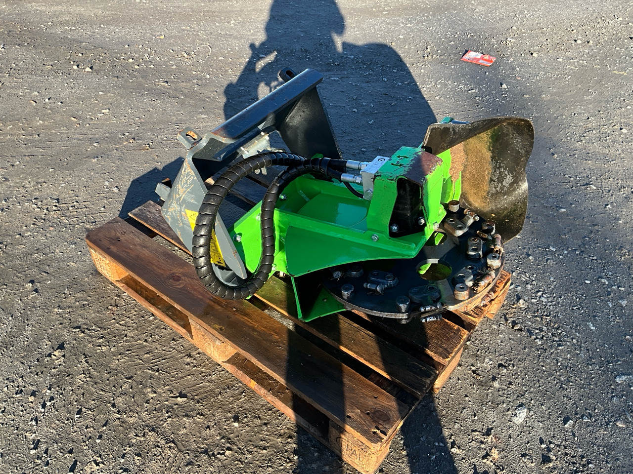 Avant A438382 - Építőipari berendezések: 1 kép. Avant A438382 - Építőipari berendezések: 1 kép.