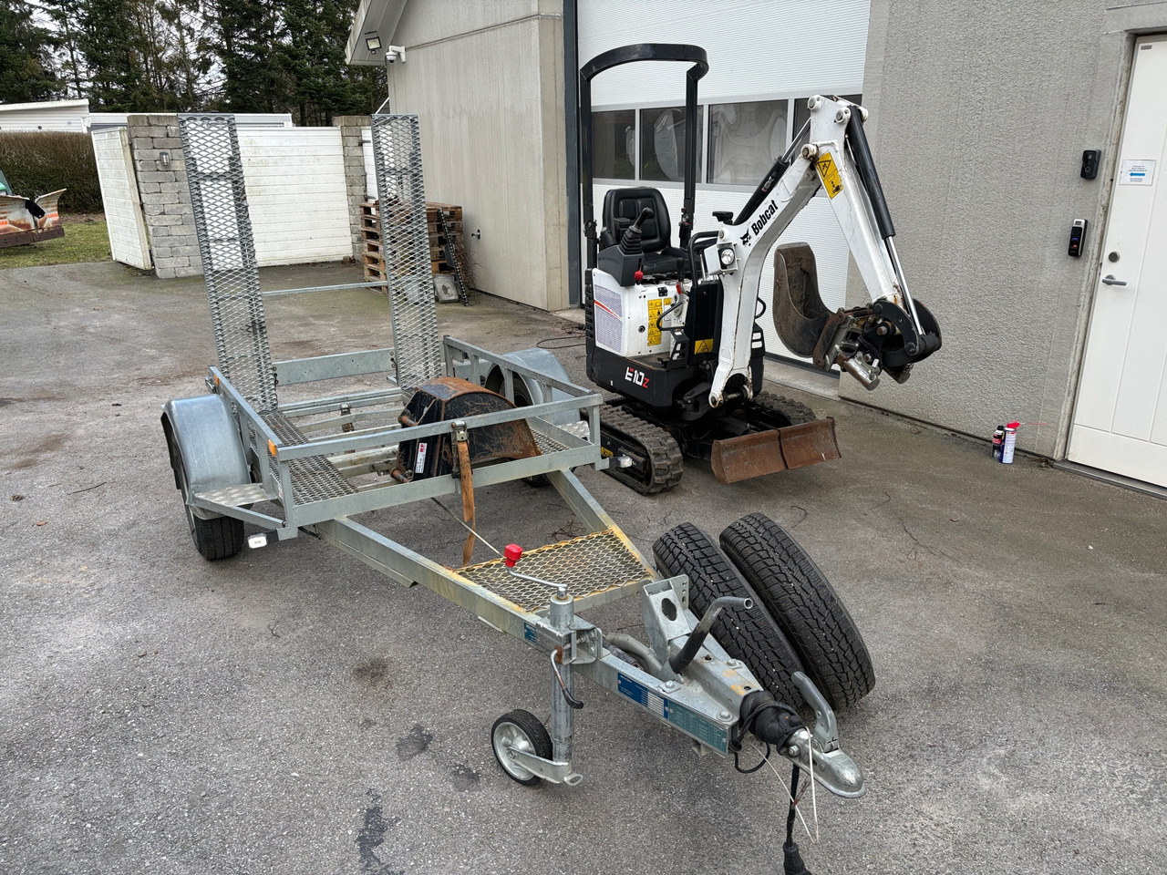 Bobcat E 10Z - Kotrógép: 1 kép. Bobcat E 10Z - Kotrógép: 1 kép.