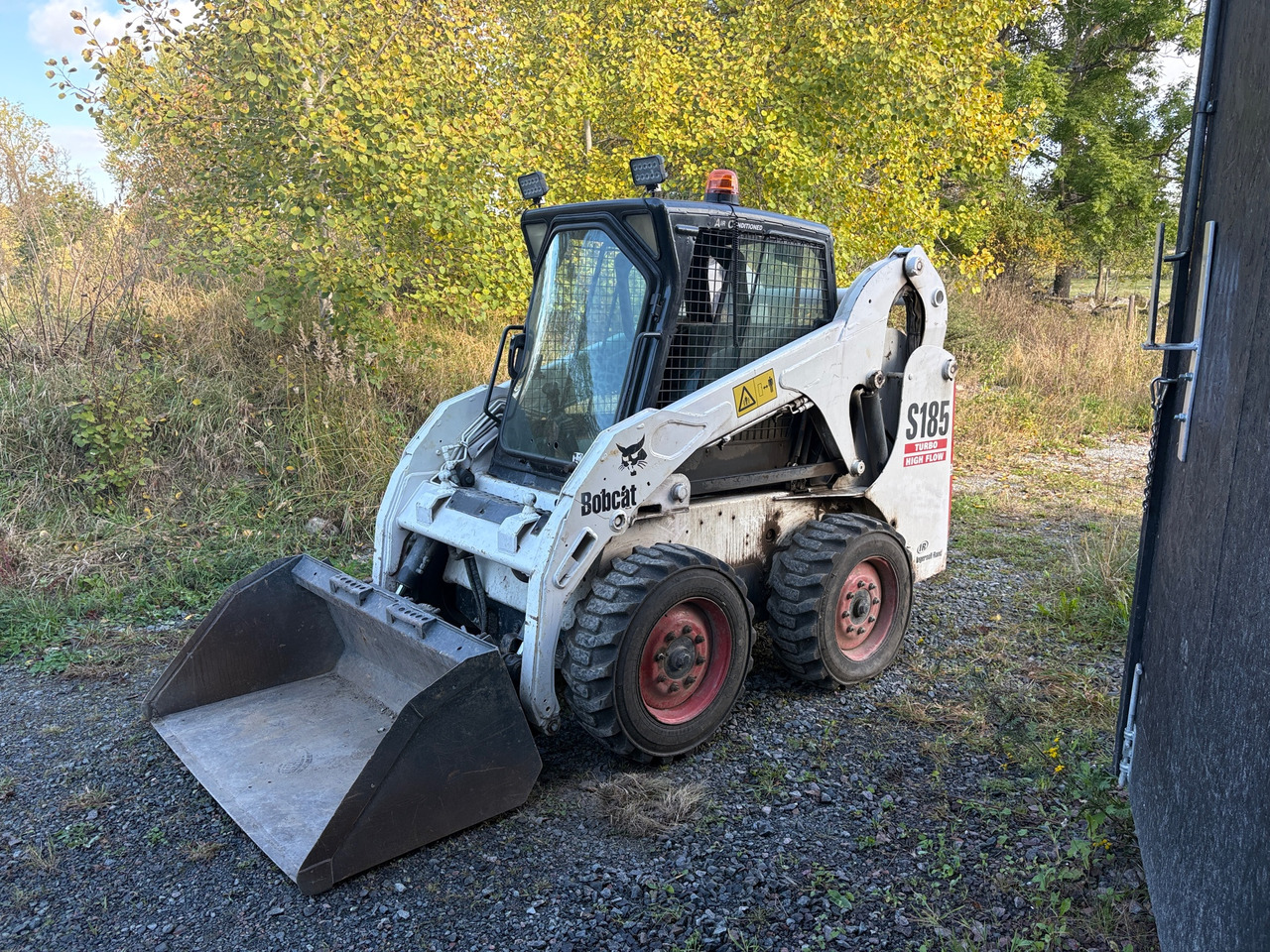 Bobcat S185 - Gumikerekes homlokrakodó: 1 kép. Bobcat S185 - Gumikerekes homlokrakodó: 1 kép.