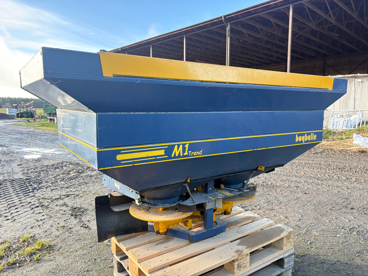 Bogballe M1 Trend - Műtrágyaszóró: 1 kép. Bogballe M1 Trend - Műtrágyaszóró: 1 kép.