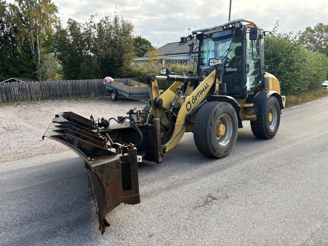CAT 908H - Gumikerekes homlokrakodó: 1 kép. CAT 908H - Gumikerekes homlokrakodó: 1 kép.