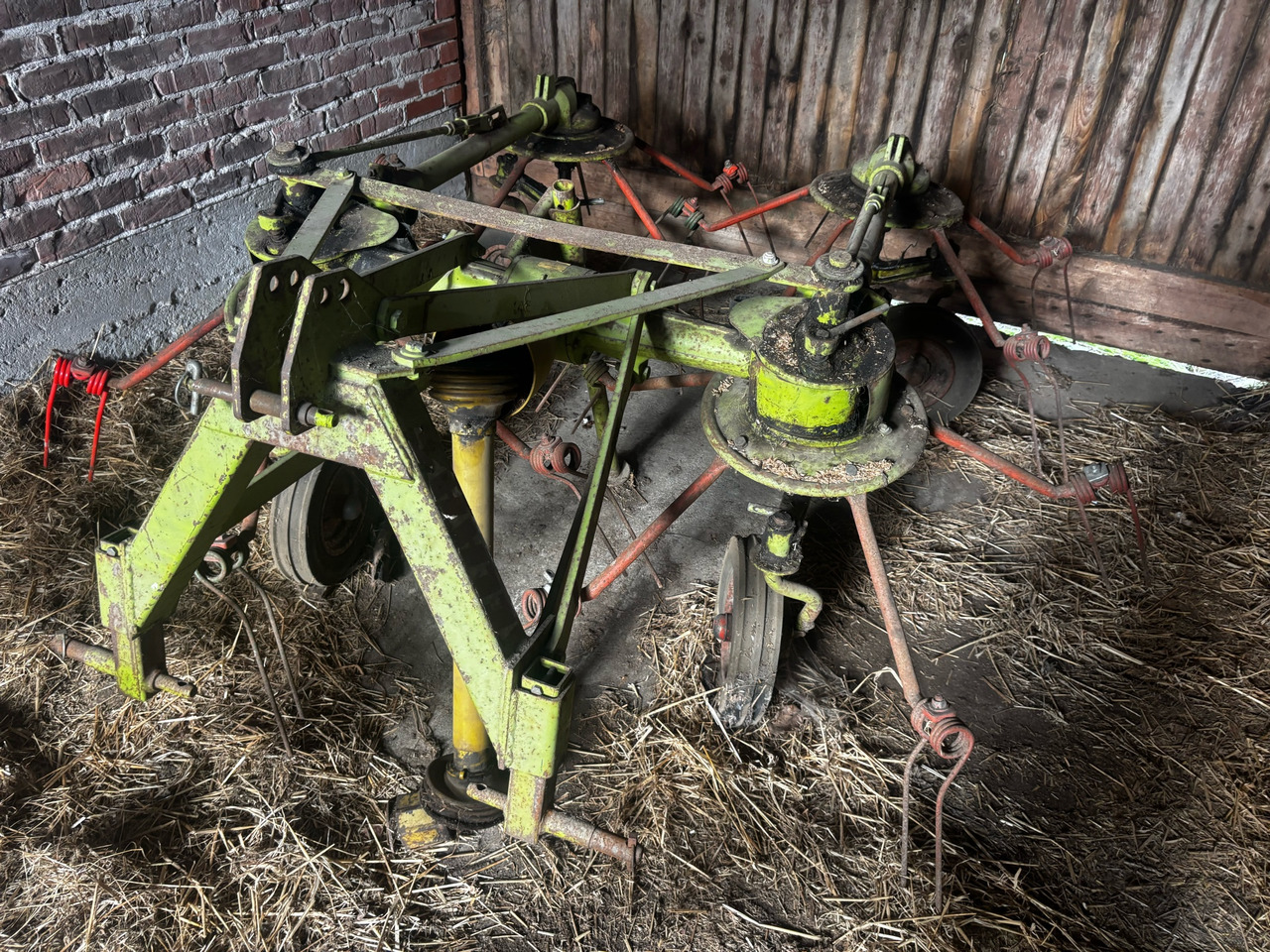 Claas WA 450 - Szénaforgató: 1 kép. Claas WA 450 - Szénaforgató: 1 kép.