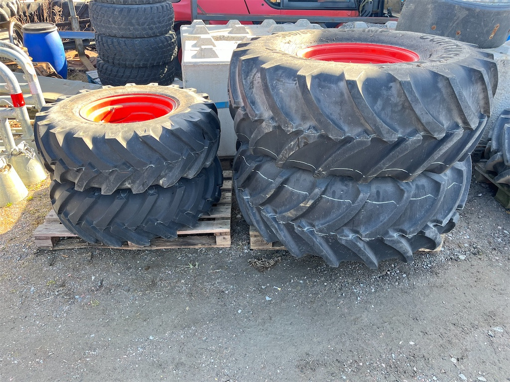 Continental 360/80-20 & 500/85R24 AS-Farmer SVT - Gumiabroncs - Mezőgazdasági gépek: 1 kép. Continental 360/80-20 & 500/85R24 AS-Farmer SVT - Gumiabroncs - Mezőgazdasági gépek: 1 kép.