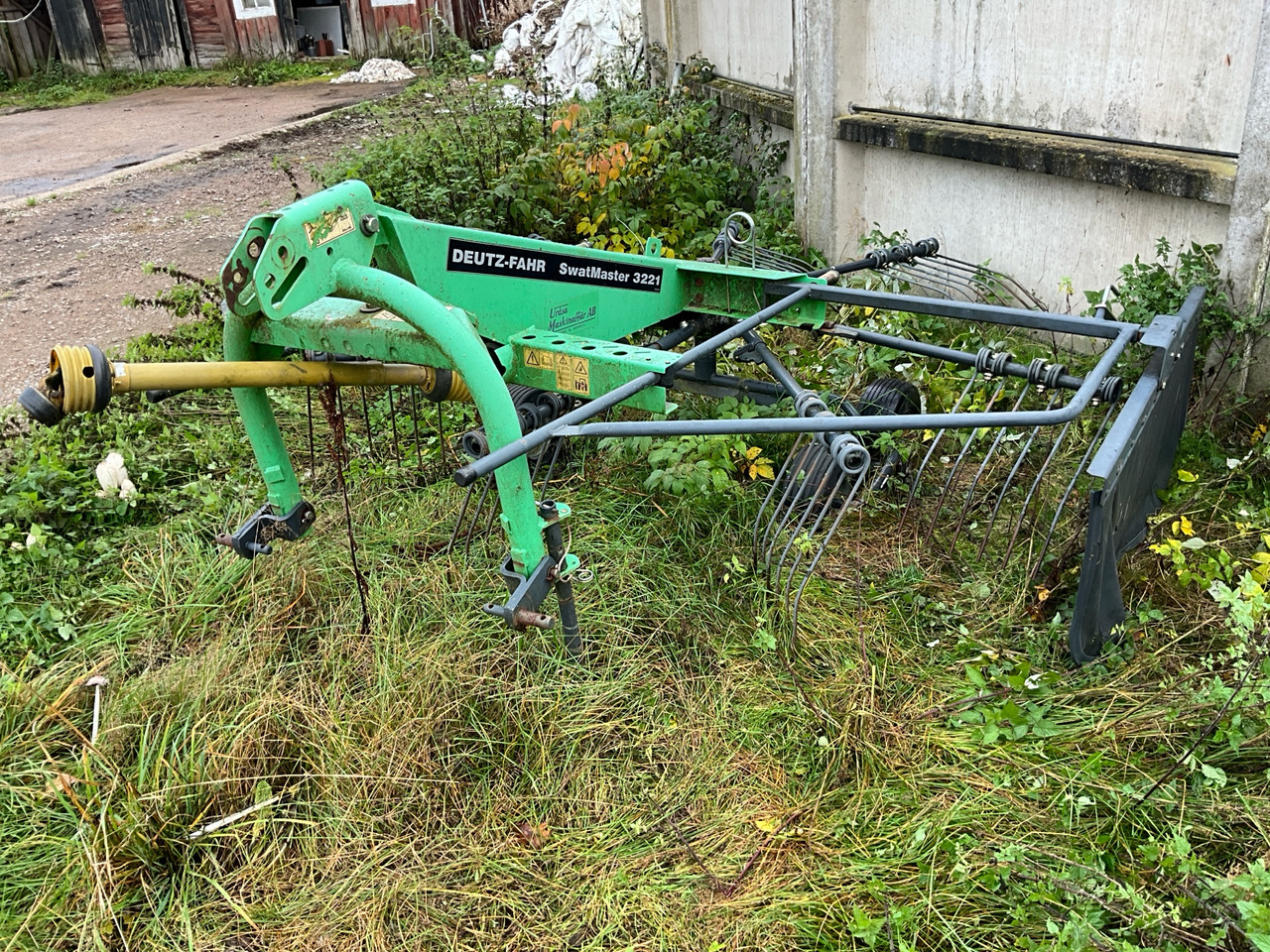 Deutz-Fahr SwatMaster 3221 - Szénaforgató: 1 kép. Deutz-Fahr SwatMaster 3221 - Szénaforgató: 1 kép.