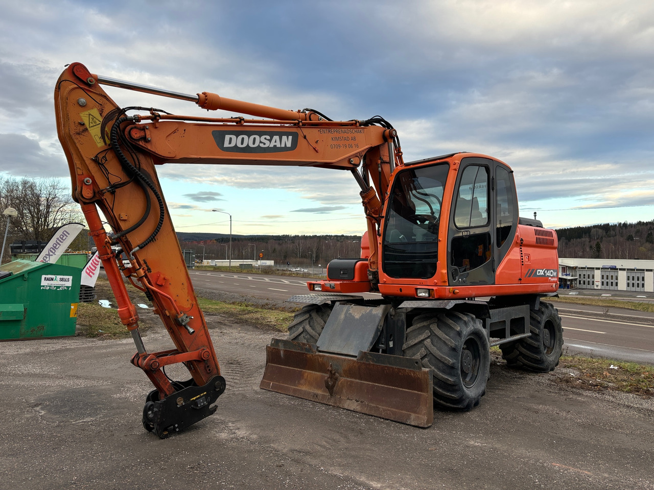 Doosan DX140W - Kotrógép: 1 kép. Doosan DX140W - Kotrógép: 1 kép.