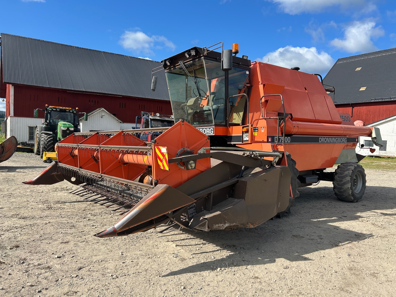 Dronningborg D 7500 - Kombájn: 1 kép. Dronningborg D 7500 - Kombájn: 1 kép.