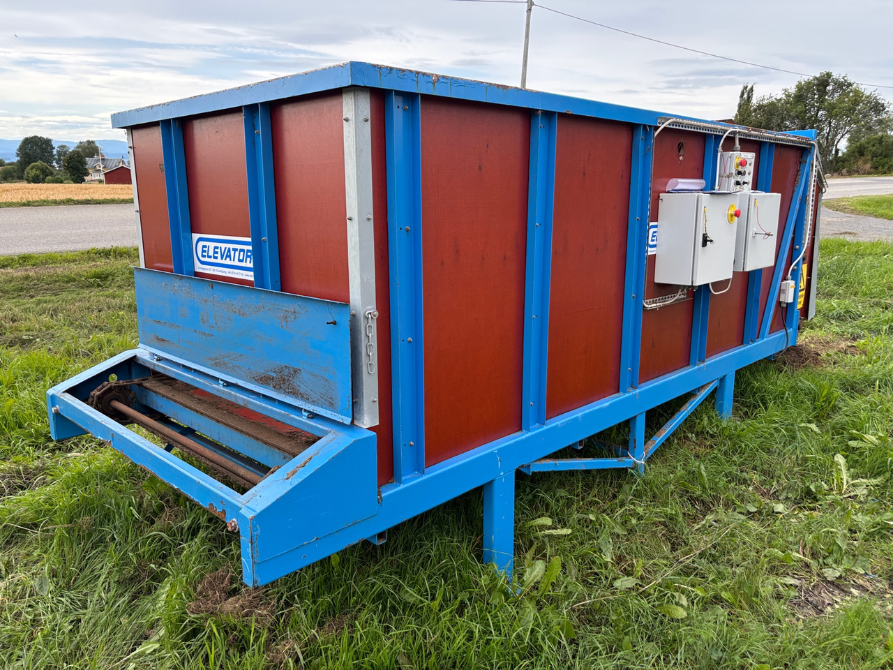 Elevator EF-1500 - Állattartás gépei: 1 kép. Elevator EF-1500 - Állattartás gépei: 1 kép.