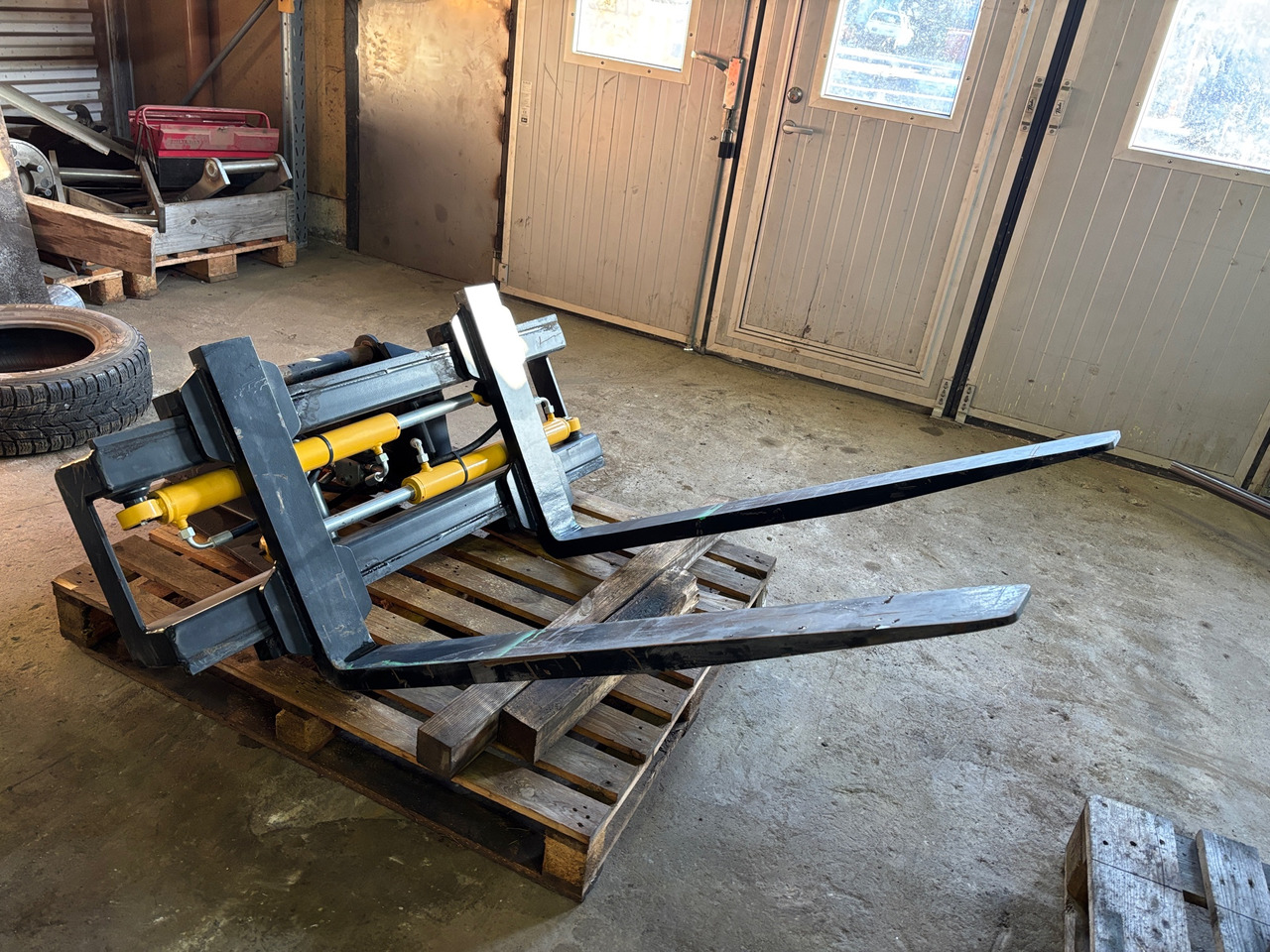 Engcon GHH12001-QS45 - Raklapvilla - Építőipari gépek: 1 kép. Engcon GHH12001-QS45 - Raklapvilla - Építőipari gépek: 1 kép.