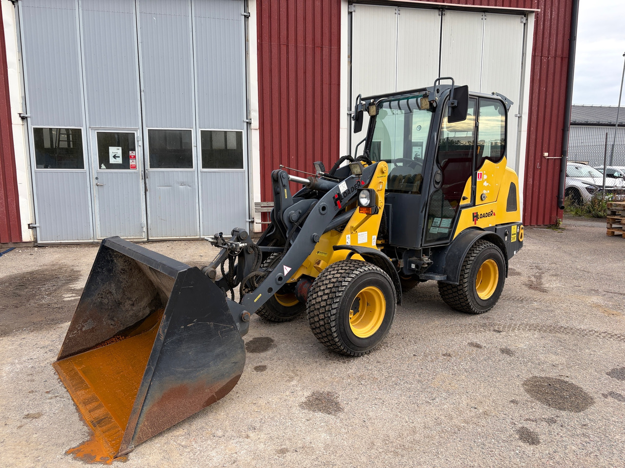H Loader ZL 125 D - Gumikerekes homlokrakodó: 1 kép. H Loader ZL 125 D - Gumikerekes homlokrakodó: 1 kép.