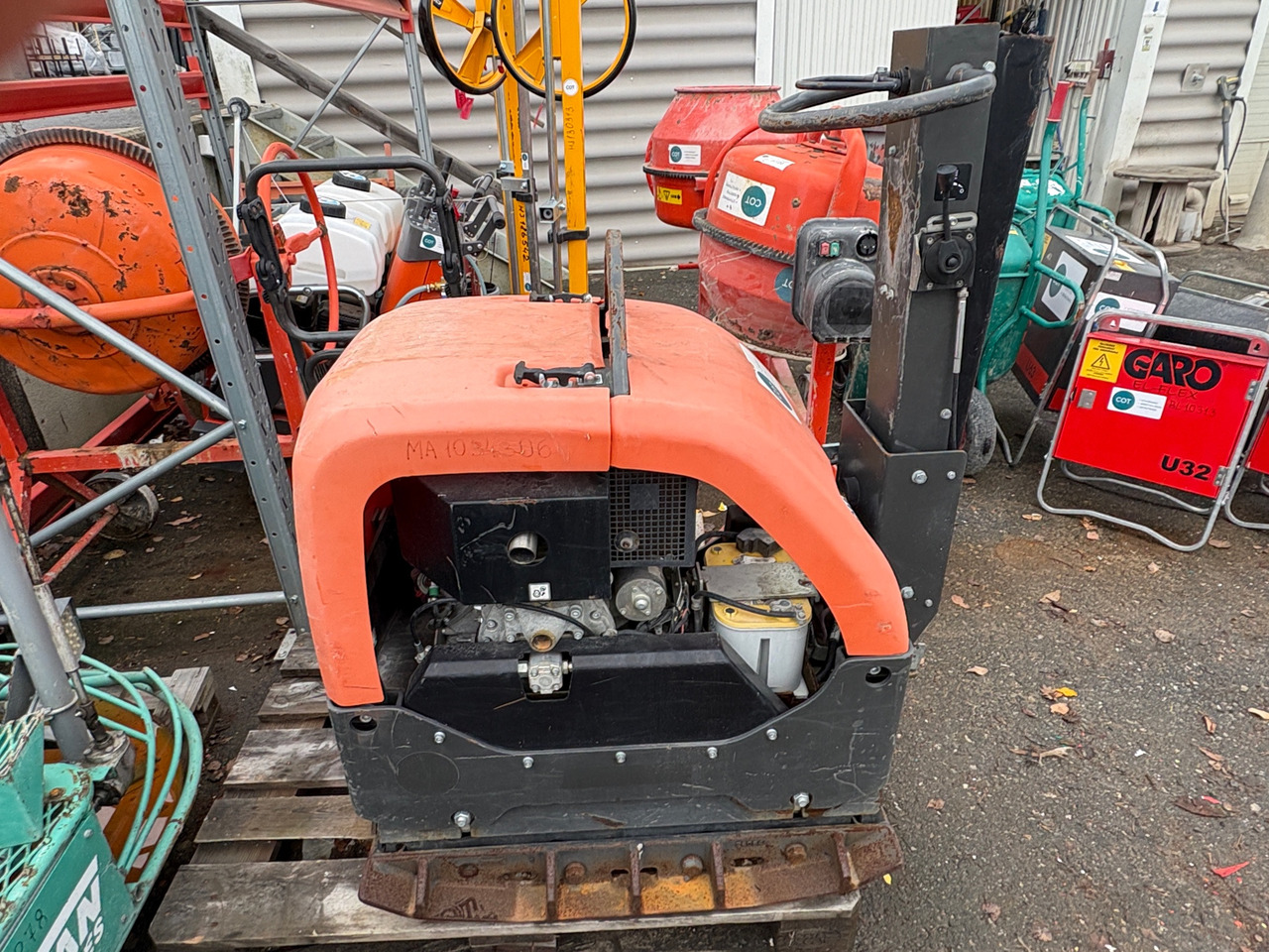 Husqvarna LG504 - Lapvibrátor: 1 kép. Husqvarna LG504 - Lapvibrátor: 1 kép.